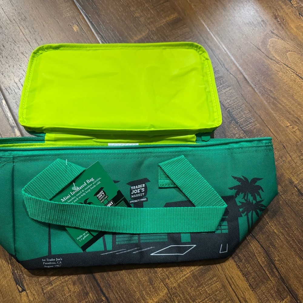 BNWT Insulated Trader Joe’s bag